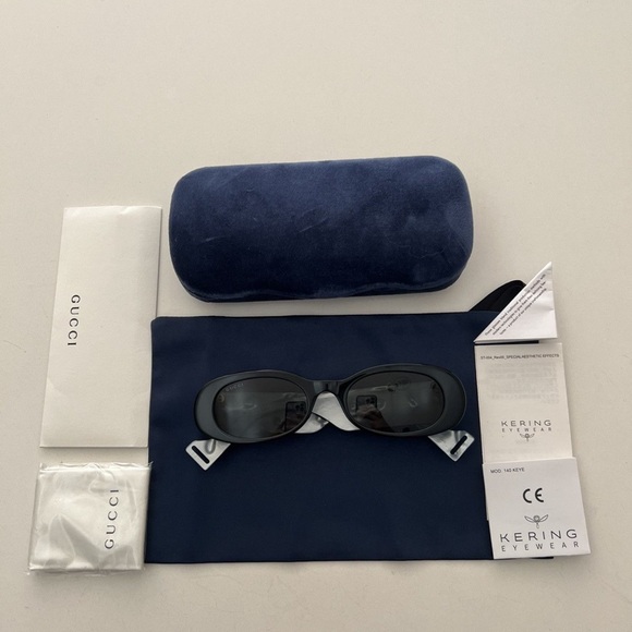 Gucci Oval Sunglassea - Picture 2 of 5